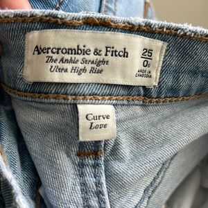 Abercrombie & Fitch Curve Love The Ankle Straight Ultra High Rise